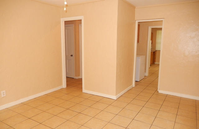 NICE 3/1 House w/ Tile Floors, Washer/Dryer, Split Plan, & Large Yard! $1125/month Avail NOW! Gallery 4