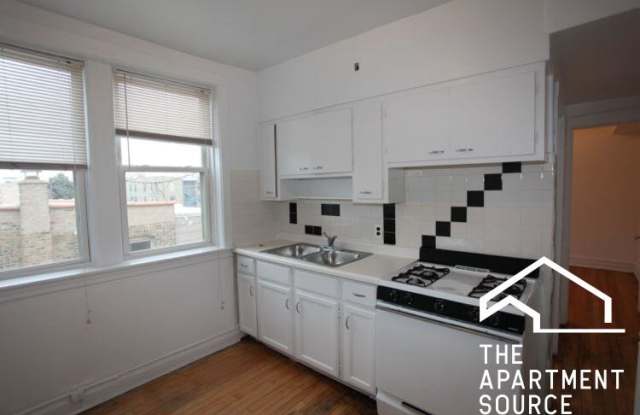2853 West Berteau Ave. photos photos