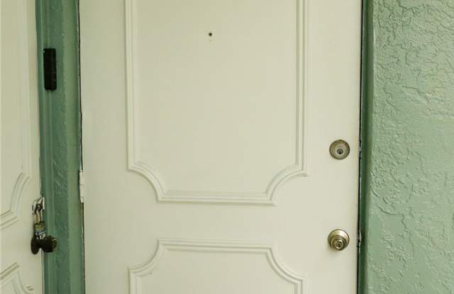 8061 Country Road Gallery 2