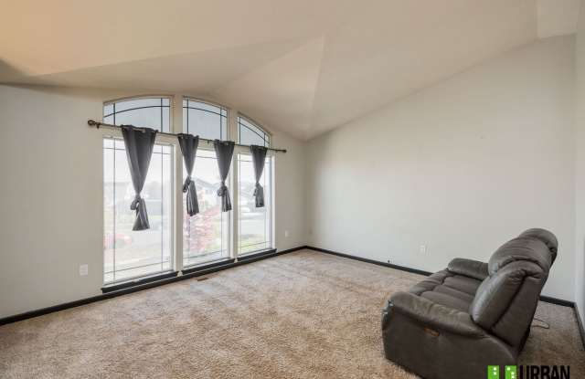 Spacious 5-Bedroom Home with Fenced Yard in West Spokane Gallery 3