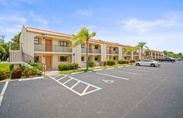 Nicely Renovated 2 bedrooms 2 bathrooms Condo in Fort Myers photos photos