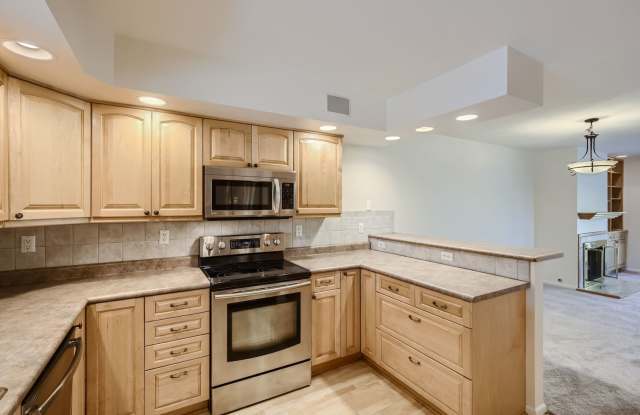 4b/3.5ba 3 Story Condo in Table Mesa! photos photos