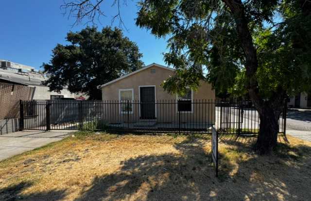 716 N Oro Ave photos photos