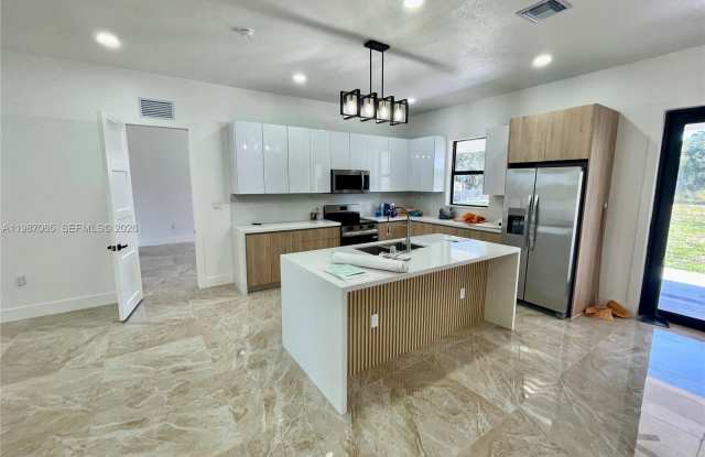 435 N Quebrada St photos photos