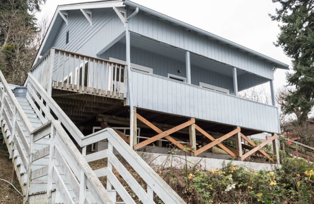 8104 SW Hawthorne Ln - 8104 Southwest Hawthorne Lane, Vashon, WA 98070