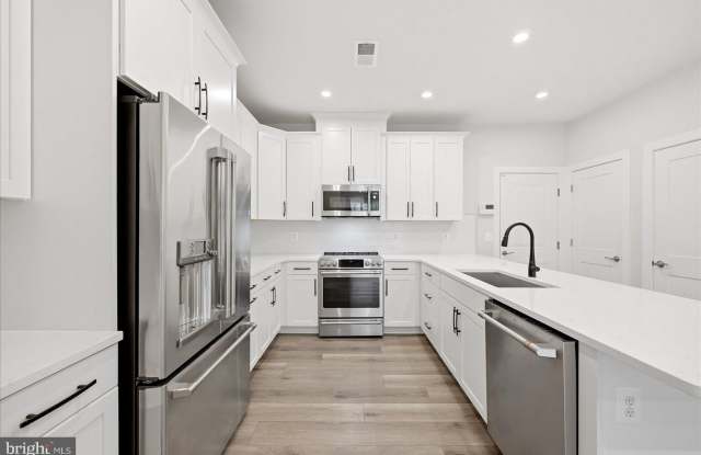 43728 TRANSIT Square Gallery 4