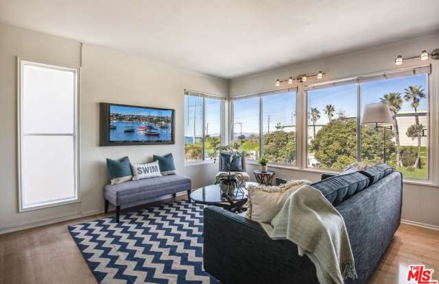 460 Rosecrans Ave photos photos