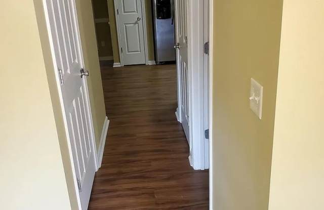 Room in 3 Bedroom Home at Olmadison Pl Gallery 3