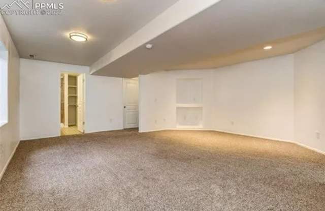 695 Snowpeak Ct Gallery 3