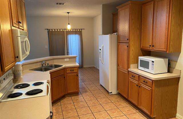 949 Englewood Lane Gallery 3