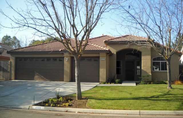 4 bedroom with a nice floor plan, close to Figarden Elementary School. A spacious Granville home in NW Fresno offering nice amenities. photos photos
