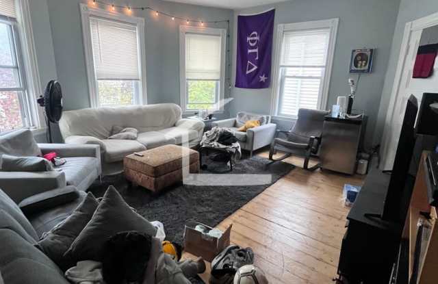 5 Bed 2 Bath on Cherokee Gallery 1