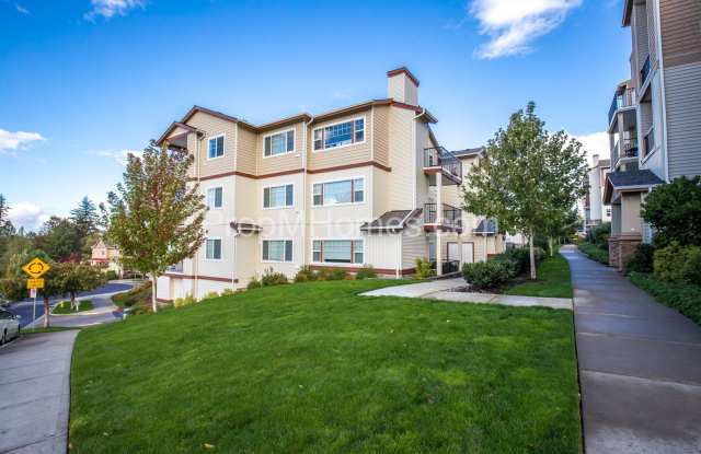 Great Views! Beautiful Two Bedroom, Two Bath Condo - Top Floor, End Unit! Gallery 1