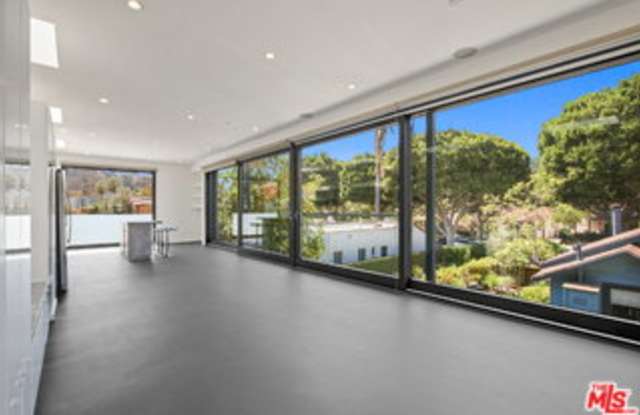 4262 Lincoln Avenue photos photos