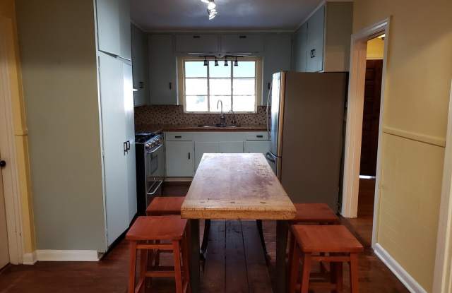 118 E ELMVIEW PL Gallery 3