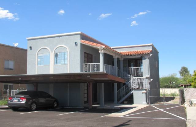 Central 2 Bedroom Apt Only $ 925 a Month with $400 Move-In Credit - 537 East Jacinto Street, Tucson, AZ 85705