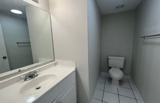 !!DISCOVER OPEN SPACES OF "THE PARK" Luxurious 2/2.5 Townhouse call for specials!!$$ Gallery 4
