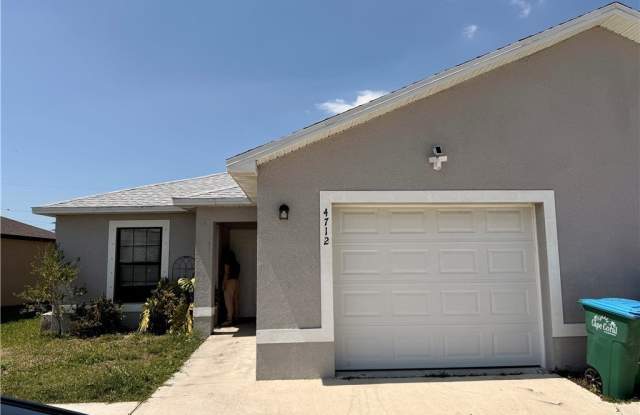 4712 SE 5th Avenue photos photos