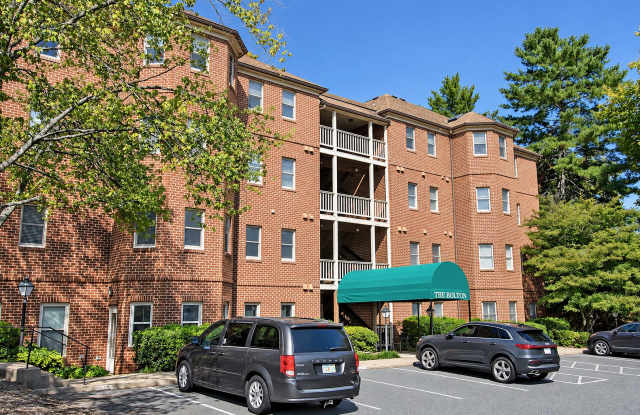 Top-Floor Branchlands Condo with Elevator Access Gallery 1