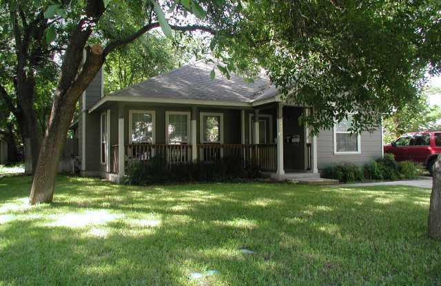 4/2 House - North Campus - Includes 2 car garage photos photos