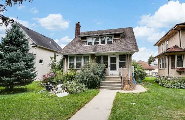 Cute 6 bedroom - Non-Duplex House In Como for September 2027! Gallery 1