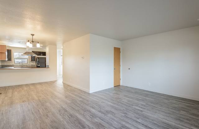 Updated 2 Bed/2.5 Bath Townhome Style Apartment Near St. Charles Gallery 2