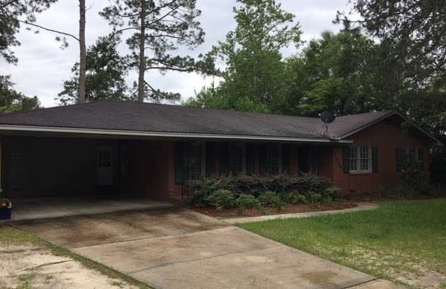 Beautiful Brick Home in Valdosta - 1111 Gornto Road, Valdosta, GA 31602