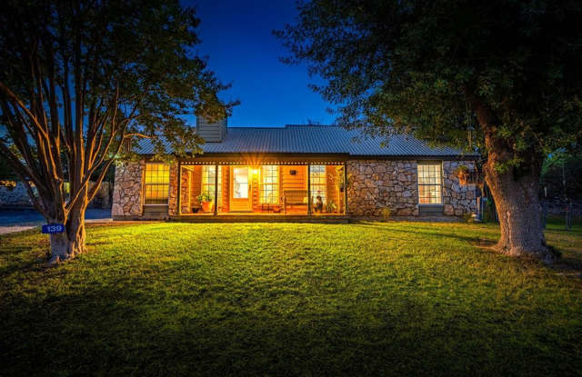 FOR LEASE!! Great location! Gallery 1