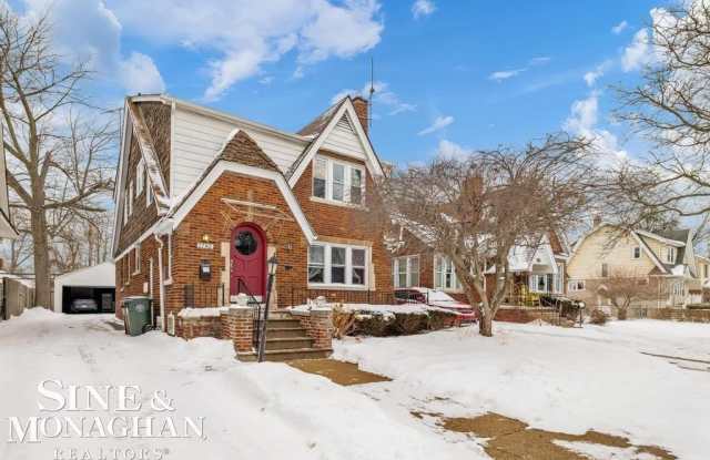 1740 Anita photos photos