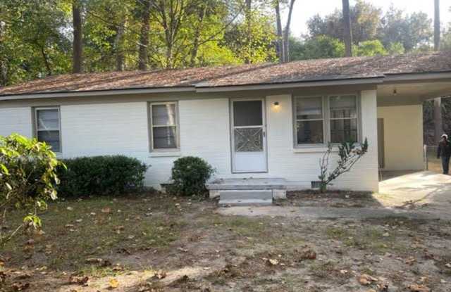 Section 8 Accepted on the 3 bedroom, 1 bath home. photos photos