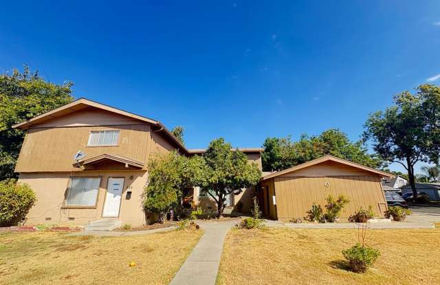 Updated Two-Bedroom, Two-Bathroom Unit for Rent Gallery 1
