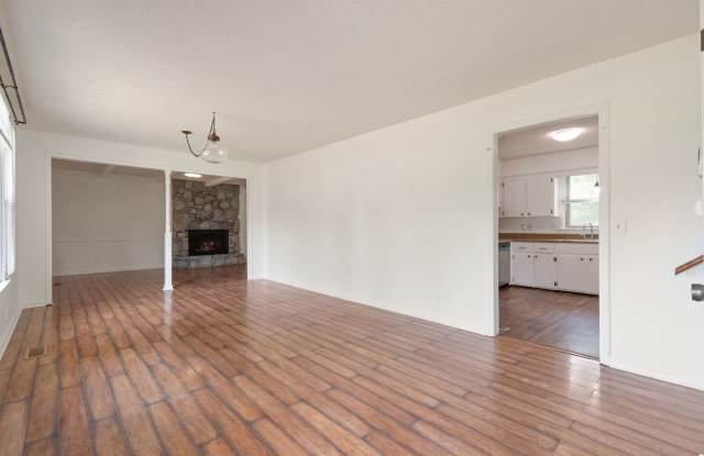 Three Bedroom Two Bath Home Gallery 4