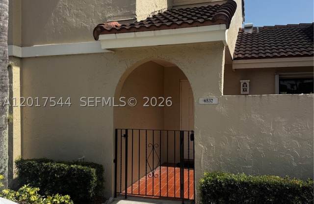 6532 NW 170th Ter Gallery 4