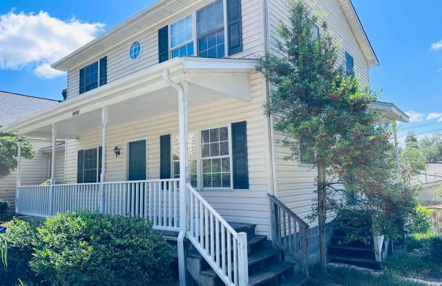 3 Bedroom 2 Bath Duplex Gallery 1