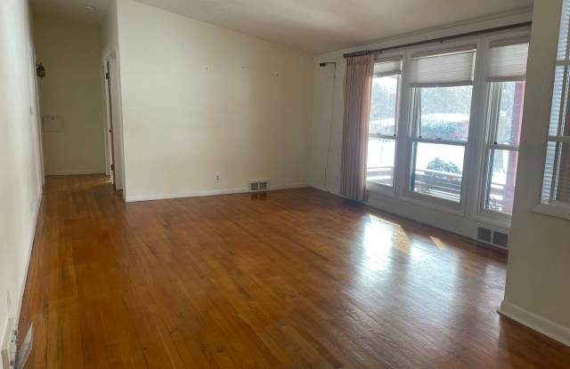 4-Bedroom, 1.5 Bathroom, Ranch Home, Large Yard, Close to parks Gallery 4