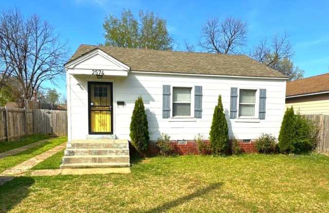 2574 Pershing Ave photos photos