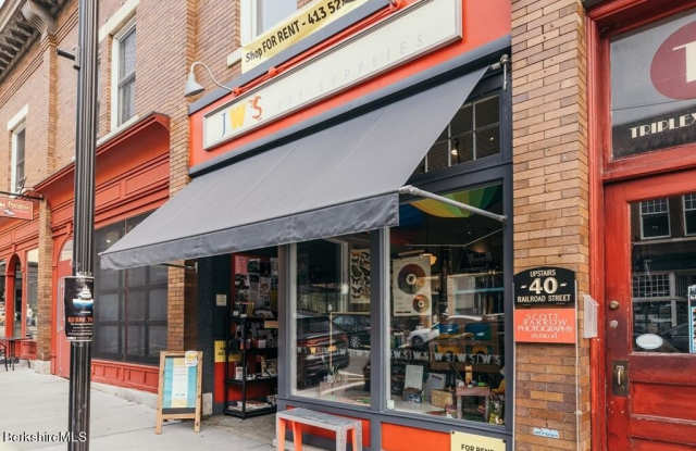 38 Railroad St photos photos