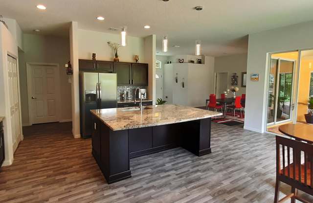 13273 Cori Loop Gallery 3
