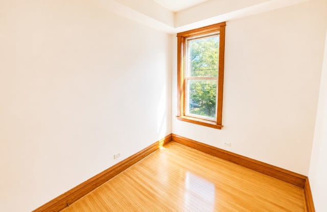 1946 North Kimball Avenue Gallery 4