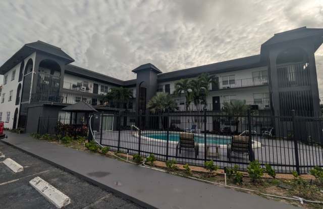 Charming 1-Bedroom Condo Near Downtown & the Beach Gallery 3