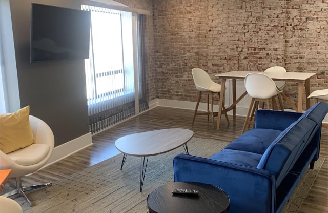 825 1/2 Westport Road - 825 1/2 Westport Rd, Kansas City, MO 64111