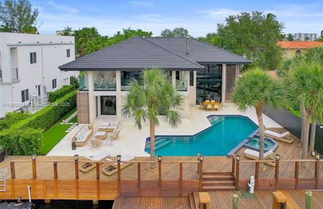 3343 NE 166th St NORTH MIAMI BEACH, FL 33160 photos photos