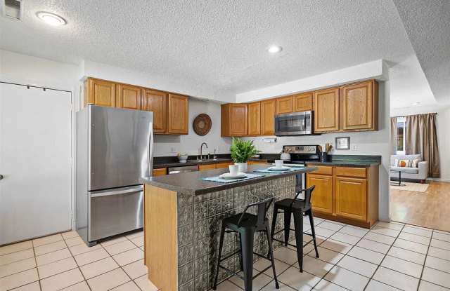 2 Bedroom/1.5 Bath Duplex in Coralville - 1821 North Ridge Drive, Coralville, IA 52241