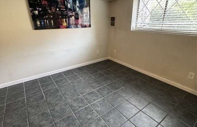 6 Greenbriar Drive Gallery 3