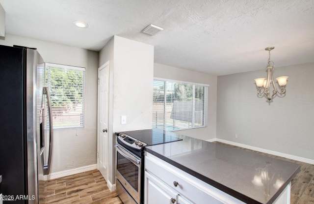 8702 E Bonnie Rose Avenue Gallery 4
