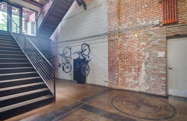 675 GREENWOOD Avenue NE Gallery 3