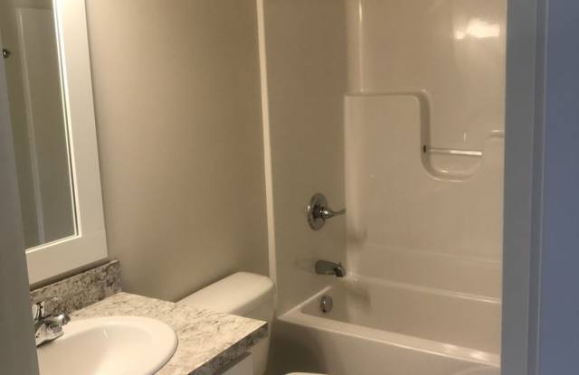 3 bedroom 2 bath, 2 stall garage Gallery 4