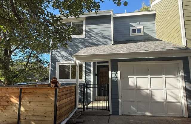 Spacious Boulder Home 3 Bedrooms | 2 Bonus Rooms | Office | 3 Full Bathrooms Gallery 1