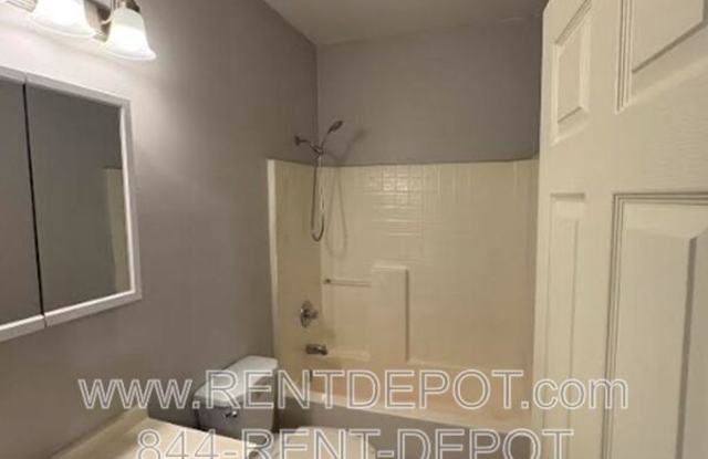 1332 E Illinois Gallery 4