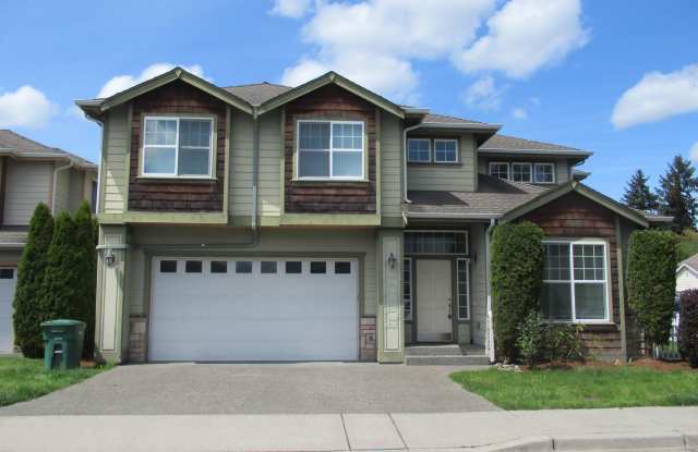 Three bedroom+den, 2.5 bath home on corner lot in Renton Highlands photos photos